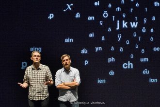 Arnaud Hoedt et Jérôme Piron dans le spectacle La Convivialité