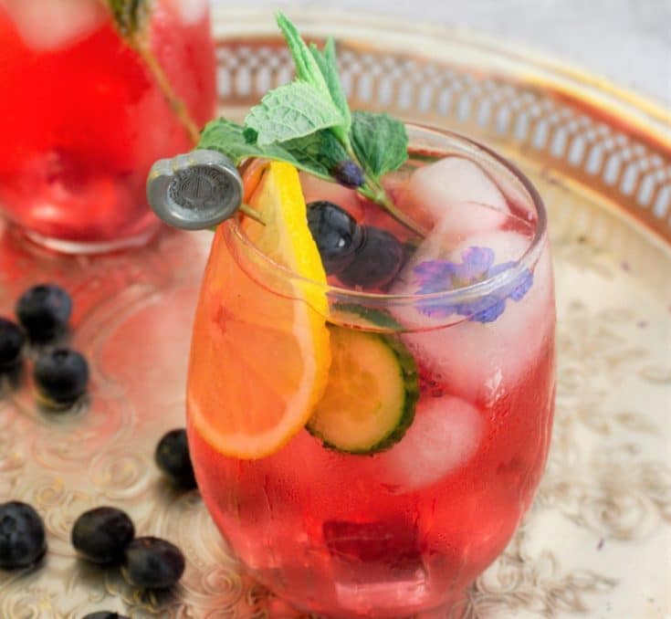 Mojito au gin, bleuets, citron et concombre