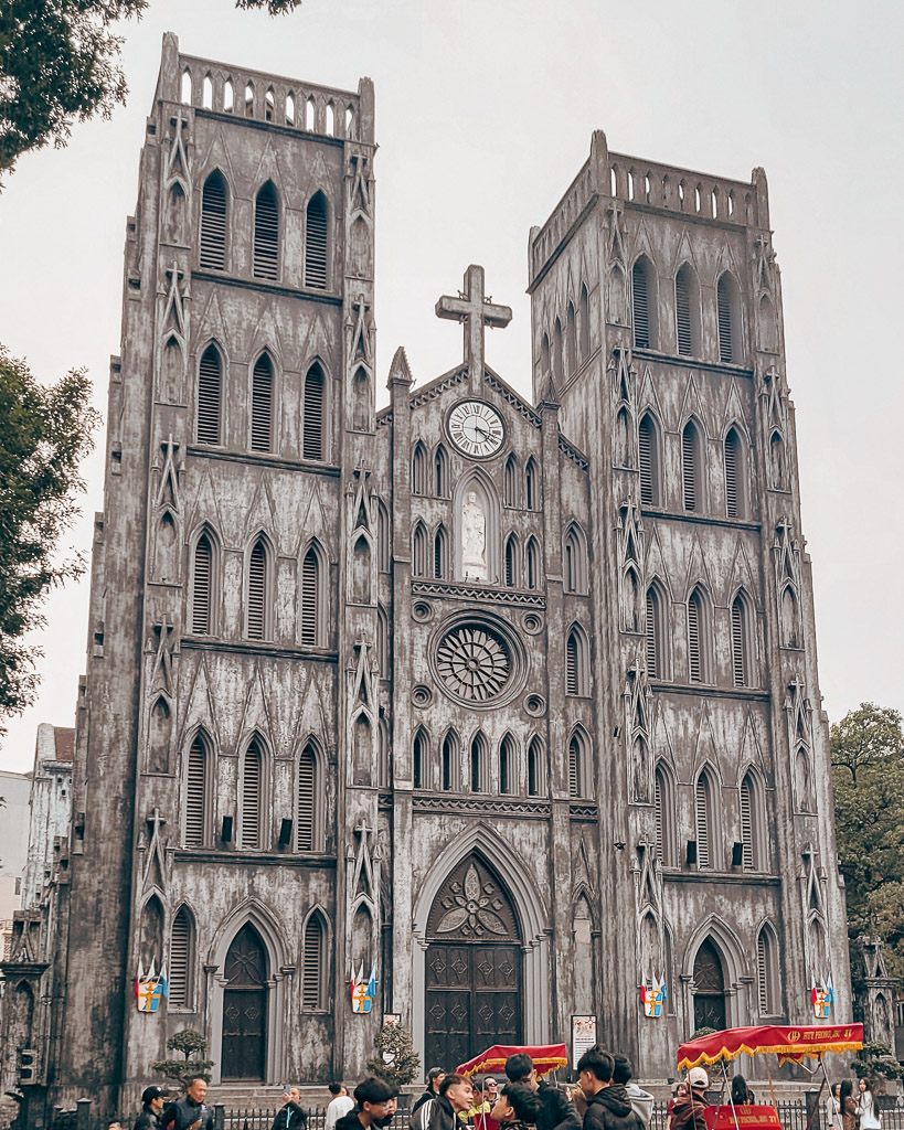 Cathédrale Saint-Joseph de Hanoi vue de la rue