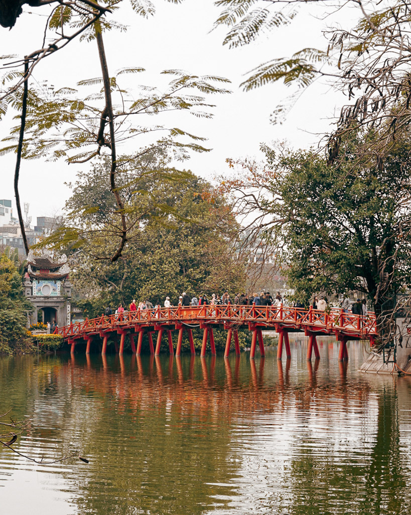 Vue paisible du lac Hoàn Kiếm