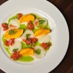 Plat de pétoncles au restaurant Clara à Montréal