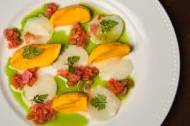 Plat de pétoncles au restaurant Clara à Montréal